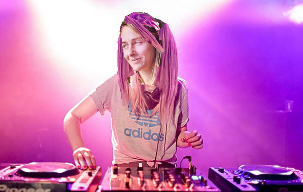 Charlotte Bellis DJing