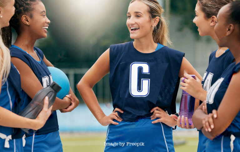 netball team with centre in the middle