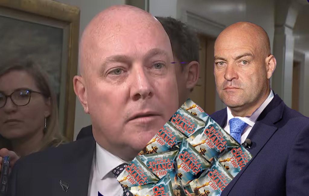 Leigh Hart and Chris Luxon with Snackachangi chips.
